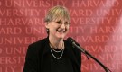 哈佛首位女校长毕业典礼上演讲：我们欠世界些许答案